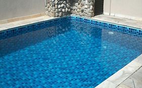 Casa familiar com Piscina Praia Grande